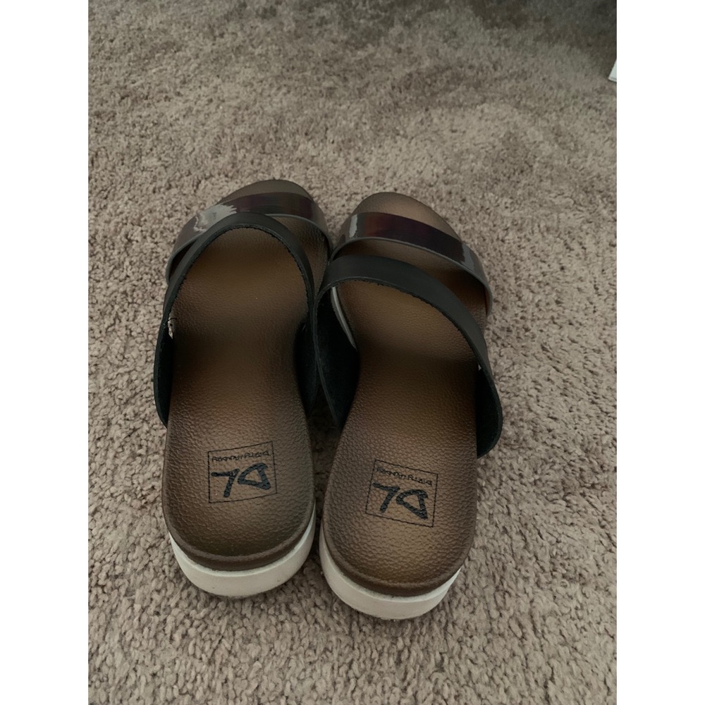 Sandals - Picture 2 of 4